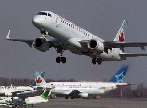 Nhầm đường băng, chiếc Airbus A320 chở 135 hành khách suýt đè lên 4 máy bay sắp cất cánh